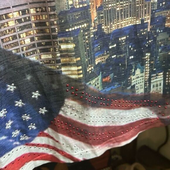 TRUE ROCK Cityscape V-Neck Tee - Blue and White L - Picture 13 of 16